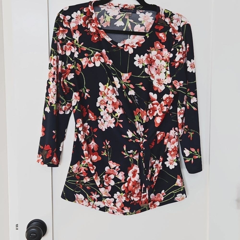 Tommy hilfiger navy cherry blossom top size M